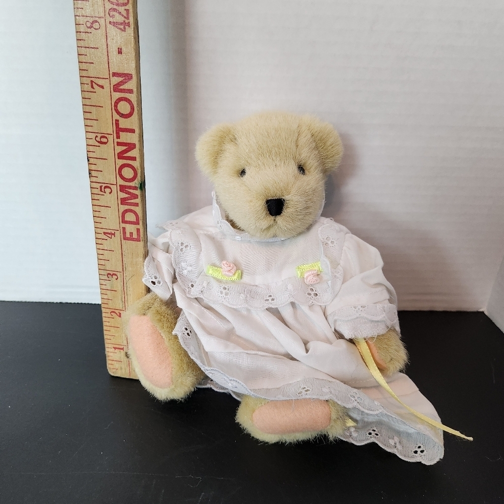 VINTAGE 1991 Muffy Vanderbear Christening Gown Collectible Bear - Picture 5 of 6